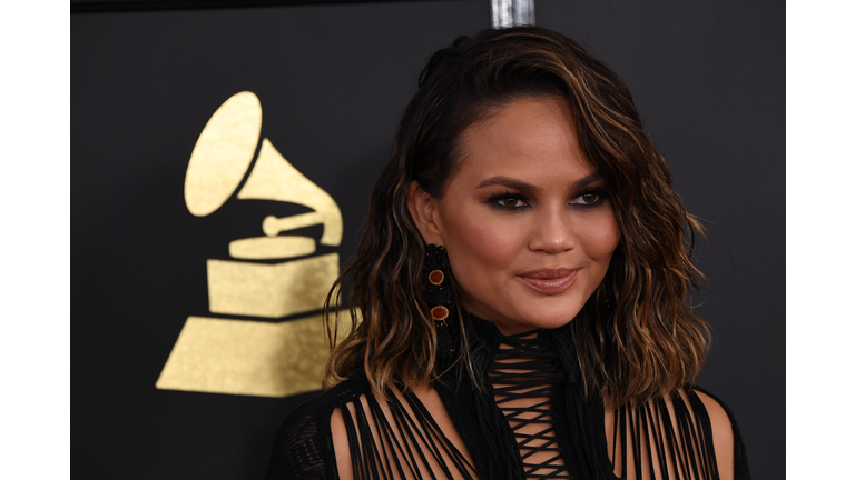 US-GRAMMY-SHOW-ARRIVALS-MUSIC Chrissy Teigen arrives for the 59th Grammy Awards on February 12, 2017, in Los Angeles, California. / AFP / Mark RALSTON (Photo credit should read MARK RALSTON/AFP/Getty Images)