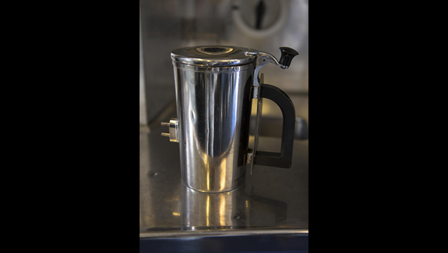 PHOTO DETAILS  /   DOWNLOAD HI-RES 1 of 1 A hot cup sits on a counter inside a KC-10 Extender at Travis Air Force Base, Calif., June 21, 2018. The base is working on developing a new handle for the cup which could save the Air Force thousands.