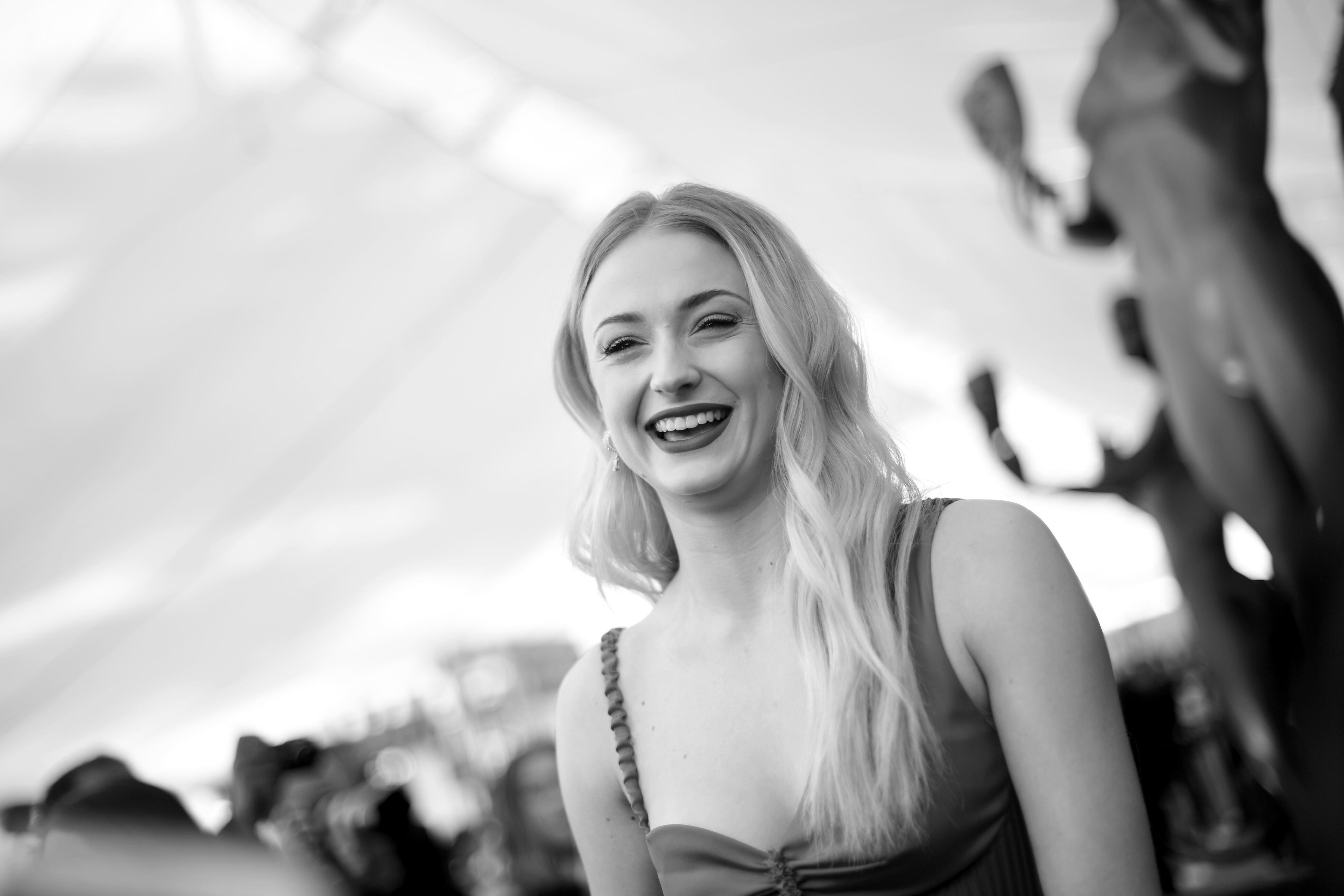 Sophie Turner Met Justin Bieber In The Most Awkward, Hilarious Way iHeart
