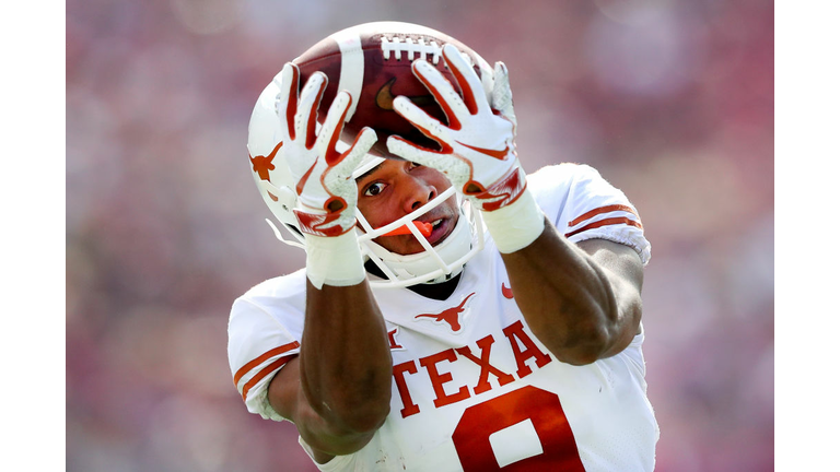 Collin Johnson pulls in a pass against the Oklahoma Sooners