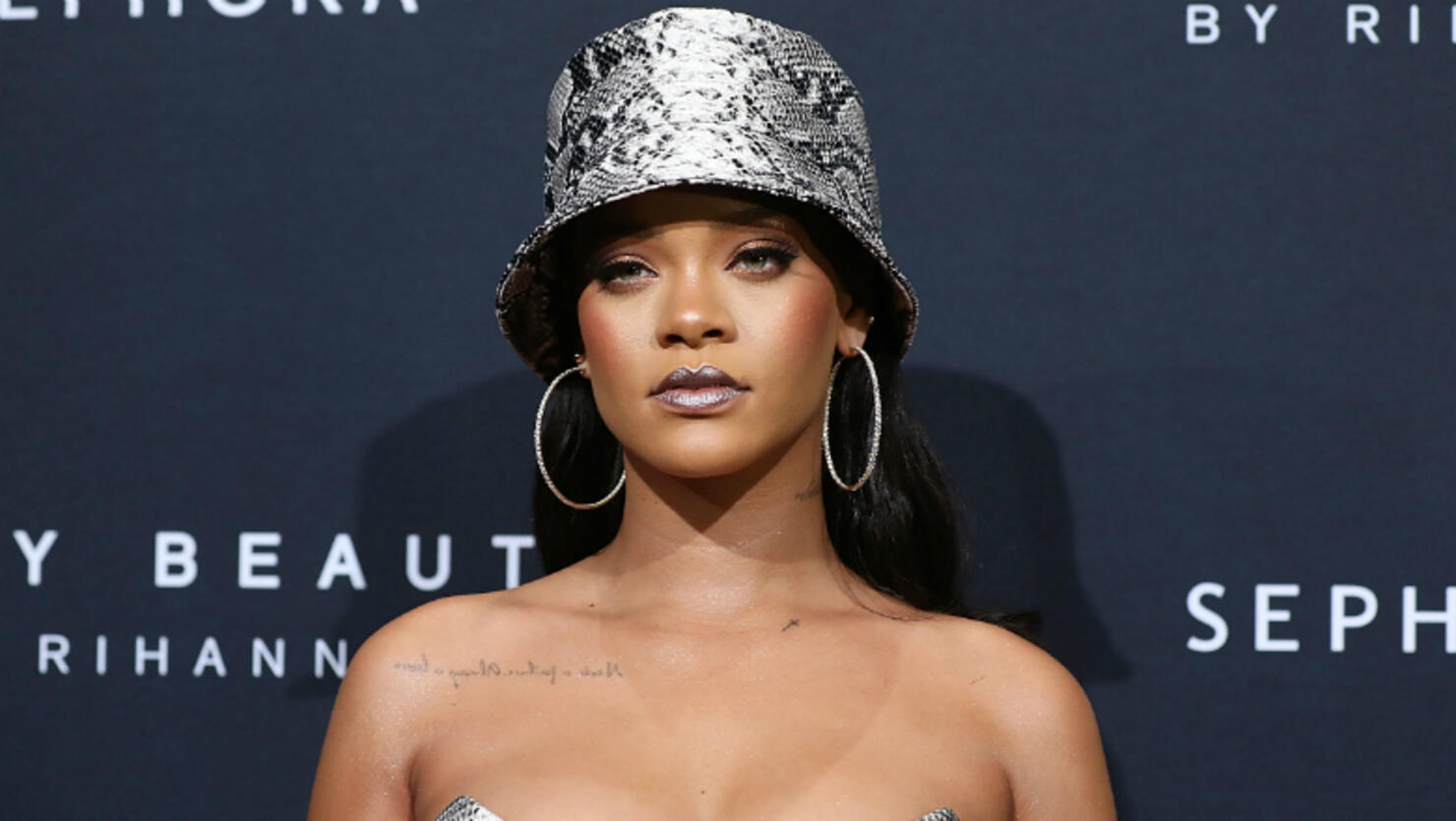 rihanna-being-sued