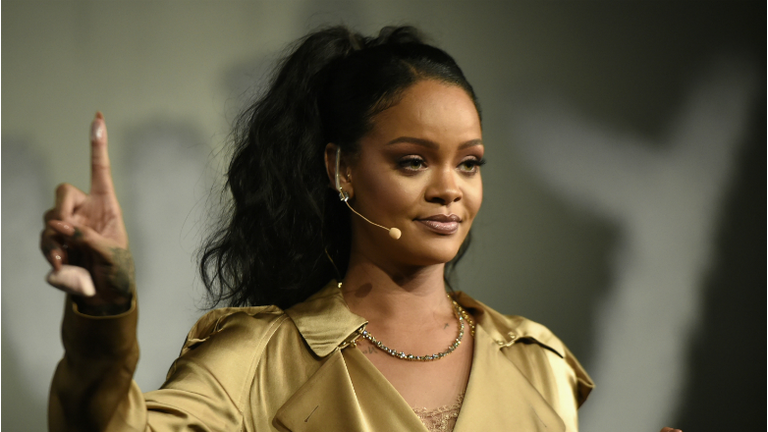 rihanna-superbowl-performance
