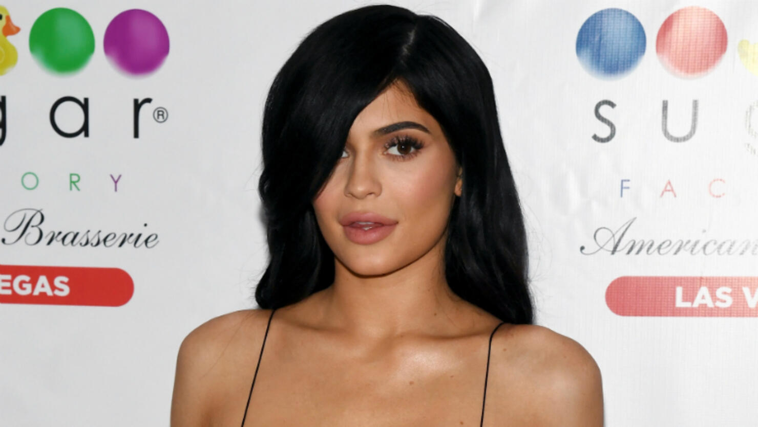 Kylie Jenner Sued For Allegedly Stealing Makeup Line Name Iheart 9392