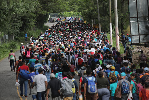 Caravan of migrants marches toward US 5bcf5f1bd2f18d518fa11eac?ops=max(500,0),quality(80)