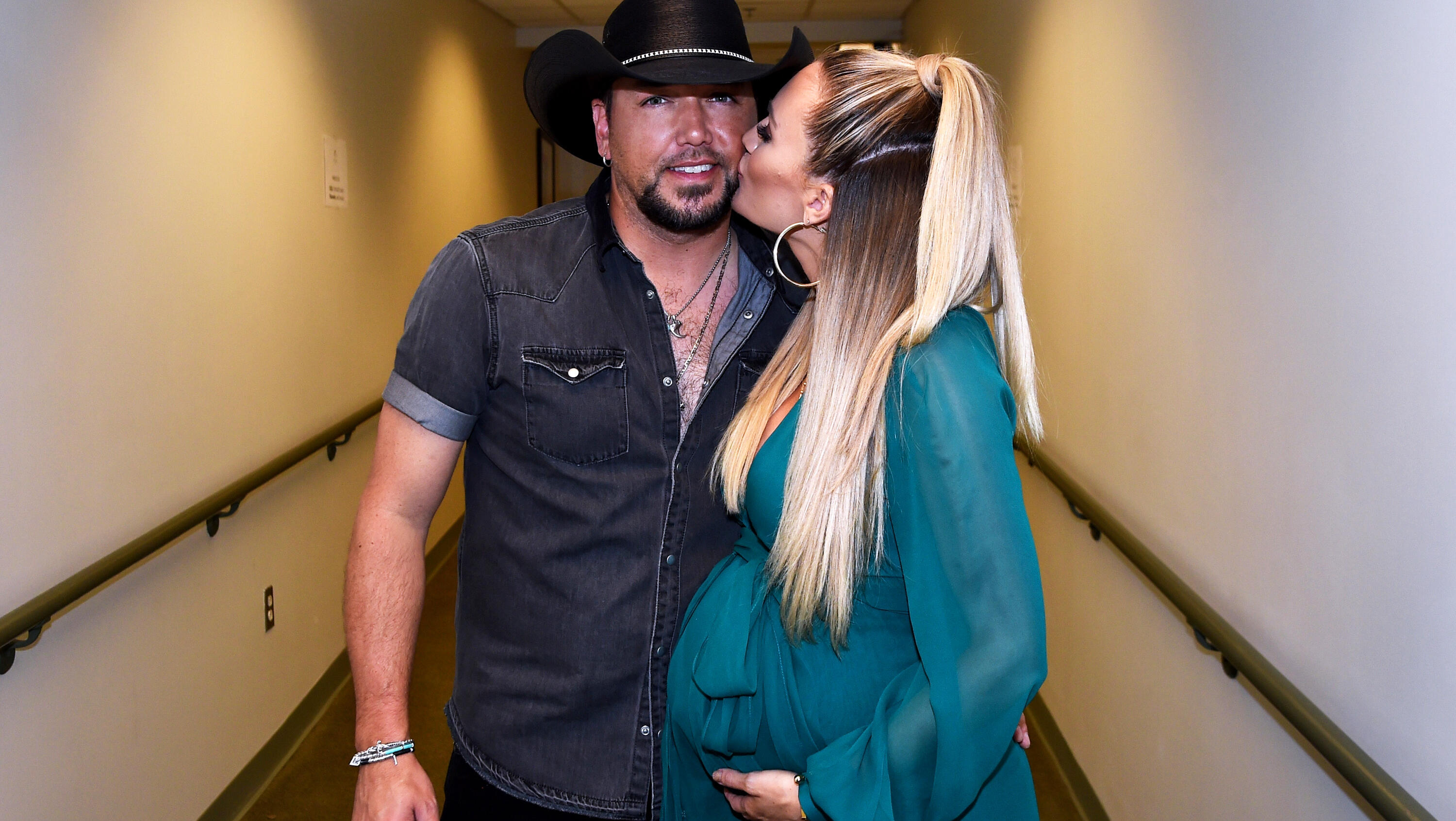 Did Jason Aldean Cheat On Wife 46 - i0ewwyv