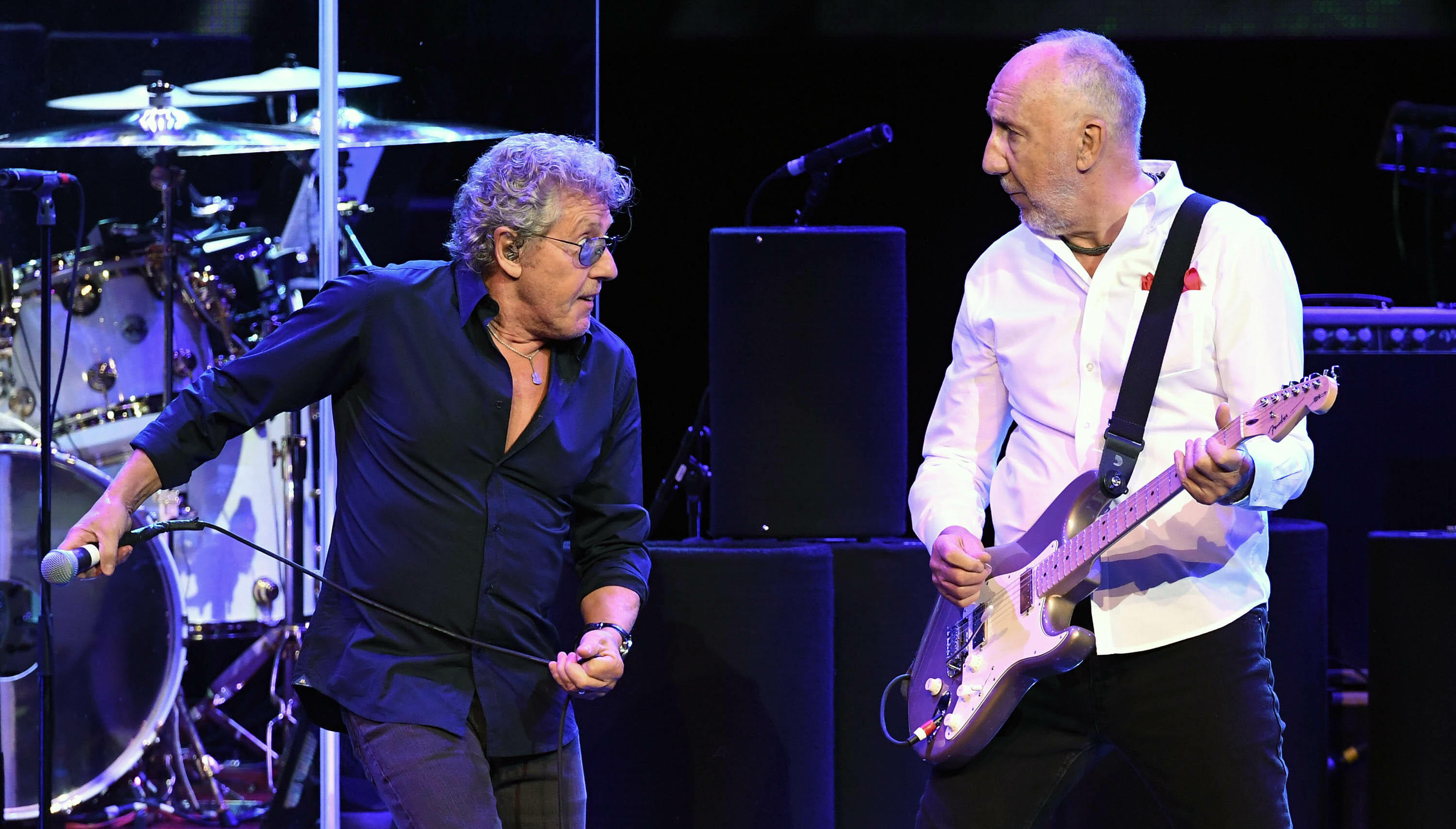 Roger Daltrey Once Knocked Out Pete Townshend in Front of a Record Exec ...