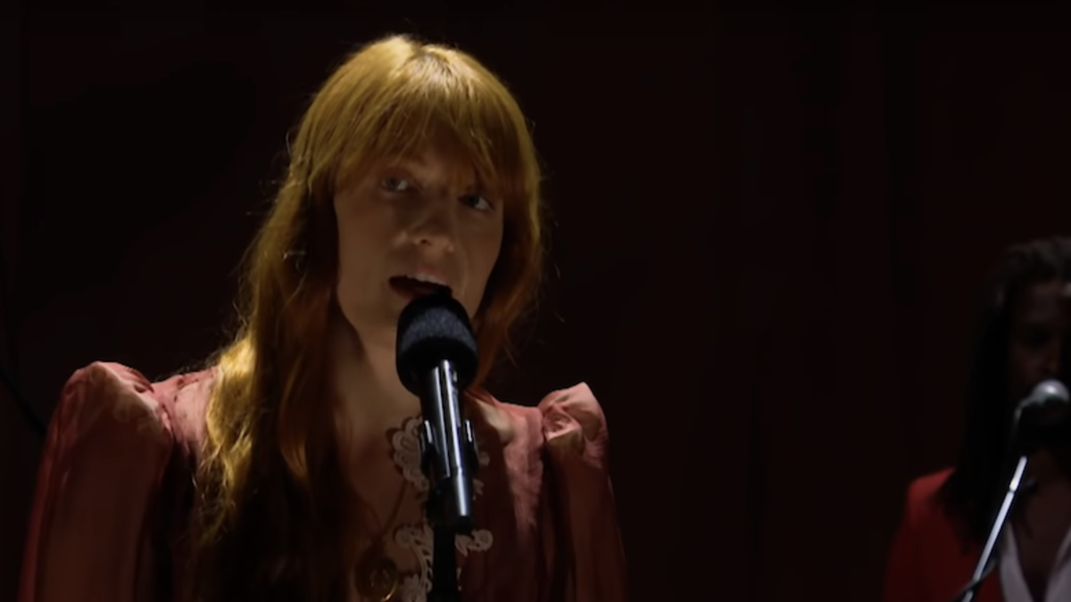 Seven devils florence the machine. Флоренс уэлч 2007. Rabbit heart florence and the machine. Girl with one eye florence the. Florence the machine.
