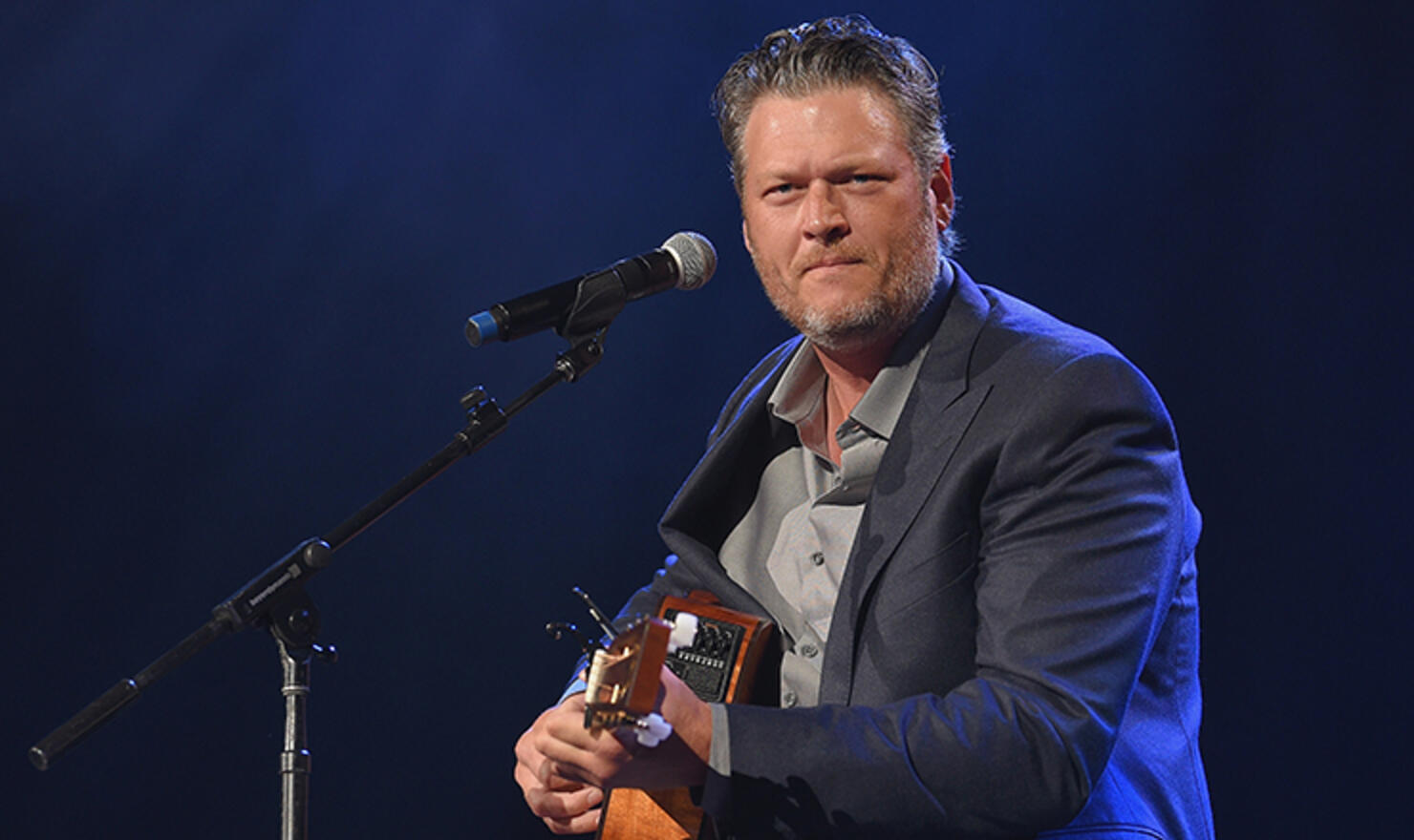 Blake Shelton's Face Becomes A Pumpkin Head In 28 Seconds Flat | iHeart