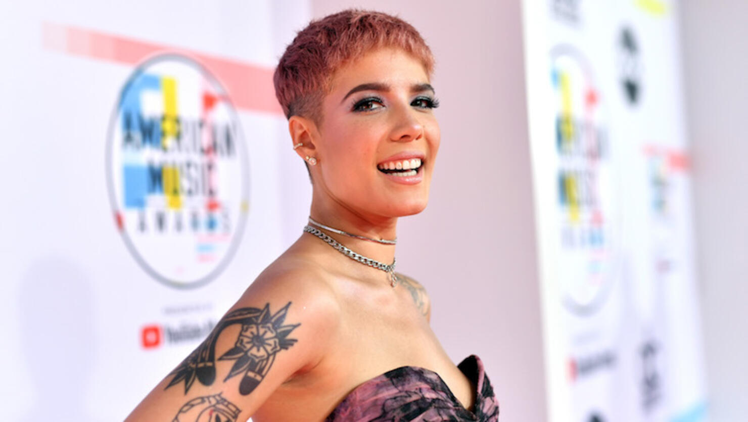 Halsey S Poison Ivy Halloween Costume Is Everything Iheartradio