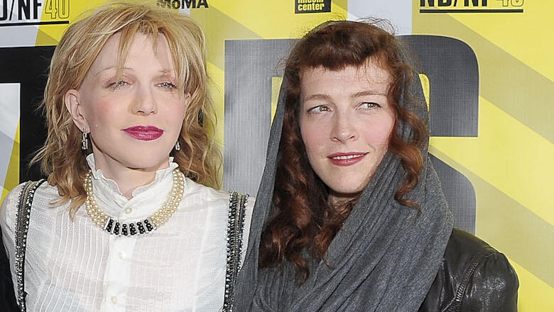 Watch Courtney Love and Melissa Auf der Maur play classic Hole songs at  tribute event