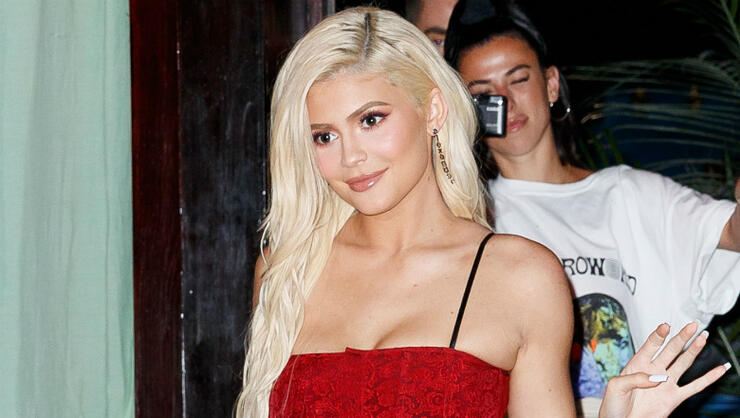 Kylie Jenner Reveals Never Before Seen Baby Bump Photos From 2017 Halloween Iheartradio