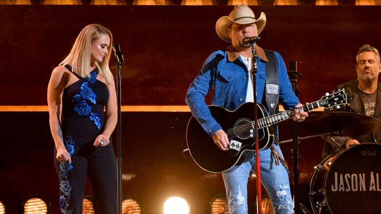 Jason Aldean, Miranda Lambert power stormy night at PNC Park