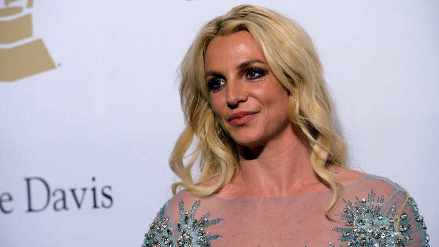 britney spears evacuates thousand oaks wildfire