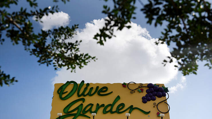 Olive Garden Has Eight Layer Chocolate Brownie Lasagna For Dessert