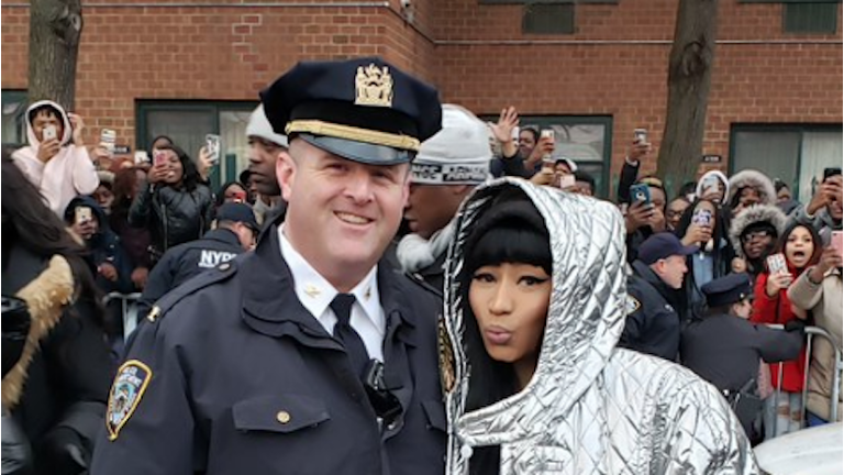 Nicki Minaj Hands Out Hundreds Of Turkeys In Queens 