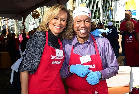 US-HOLIDAY-THANKSGIVING Singers Marilyn McCoo and Billy Davis Jr. help out as volunteers at the Los Angeles Mission in Los Angeles, California on November 23, 2016, where up to 3,500 people are fed during the annual Thanksgiving meal for the homeless on Skid Row, helped out by celebrities and volunteers. / AFP / Frederic J. BROWN (Photo credit should read FREDERIC J. BROWN/AFP/Getty Images)