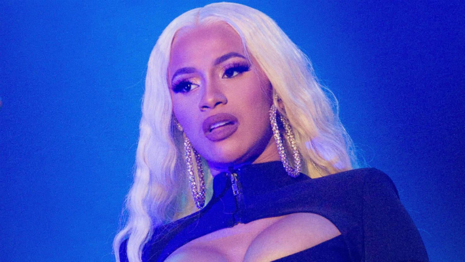 cardi-b-emergency-landing