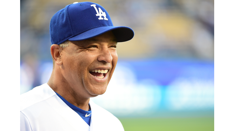 Dodgers manager Dave Roberts signs four year contract