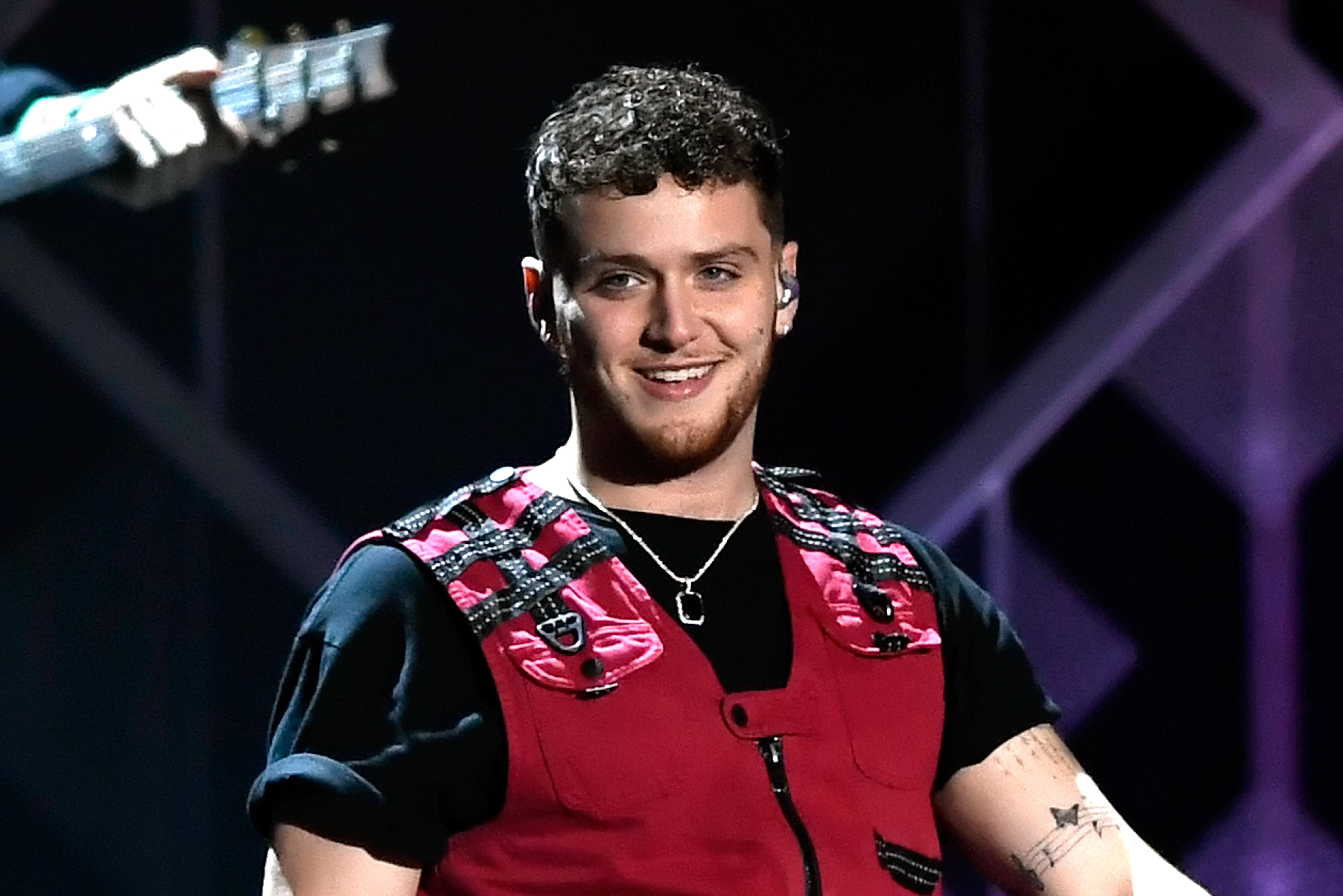 Bazzi's Australian Model Girlfriend Saw Snow For The First Time! | Kiss 108