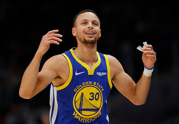 Steph Curry doesn't believe man landed on the moon