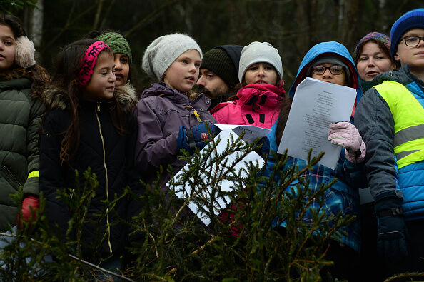 Christmas traditions on the out - Caroling