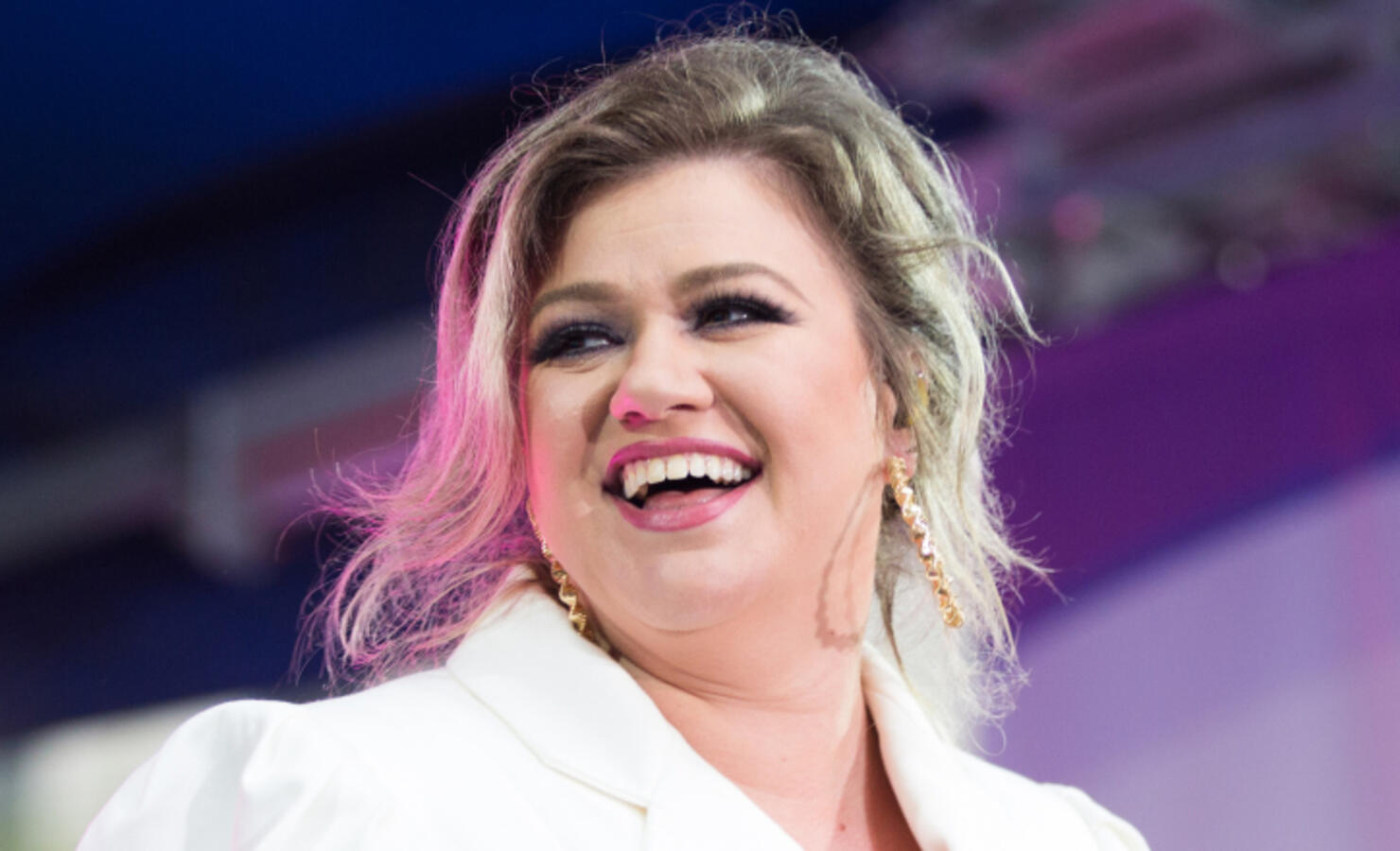 Kelly Clarkson Backs Lip-Syncing Mom Who Used Her Song To Embarrass Her ...