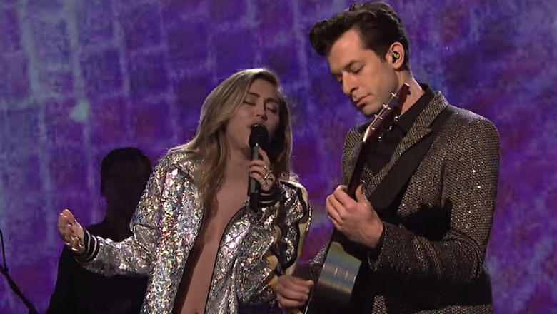 miley cyrus outfit saturday night live