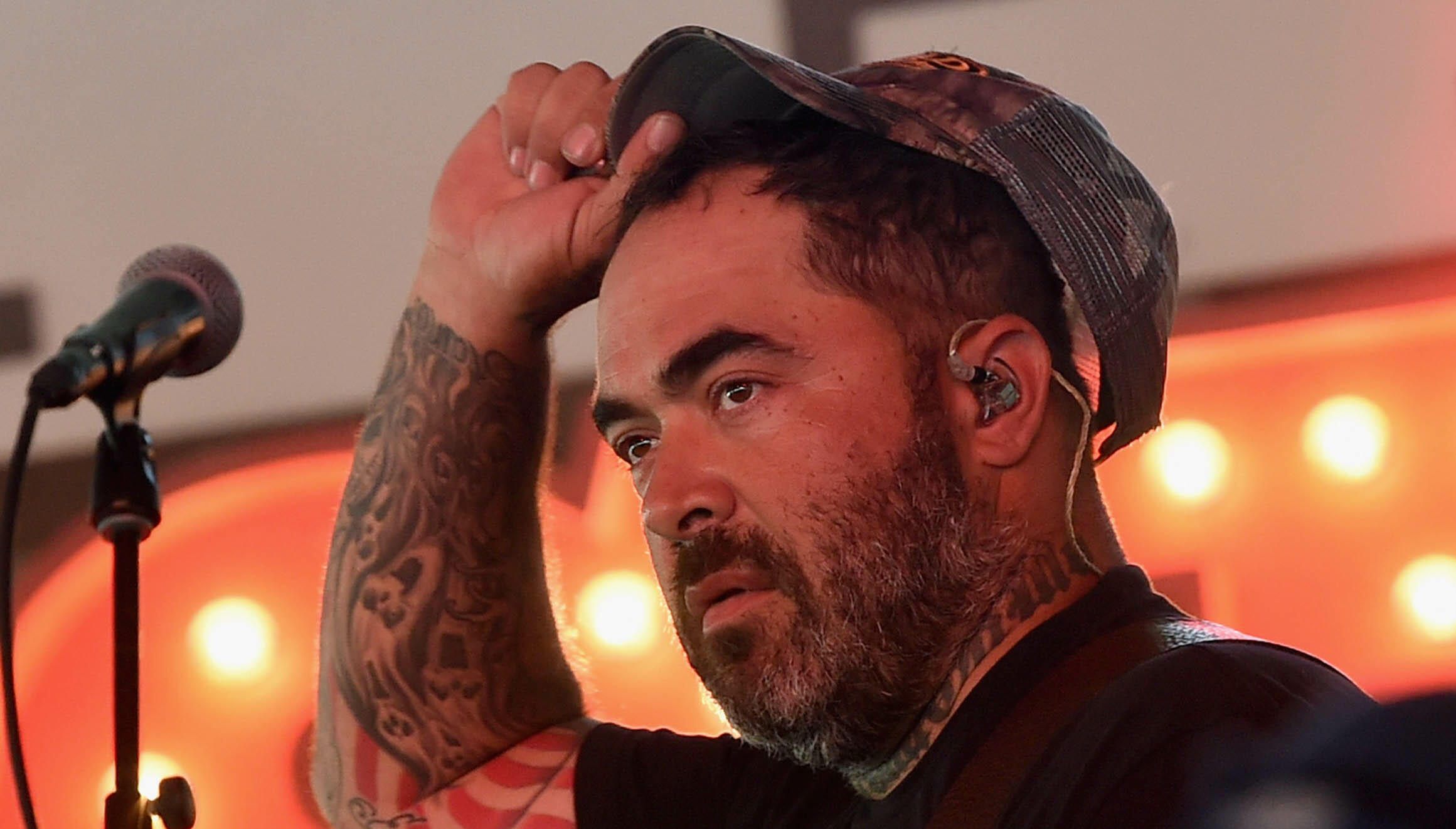 Staind's Aaron Lewis Goes Off on Heckler During Solo Show iHeart