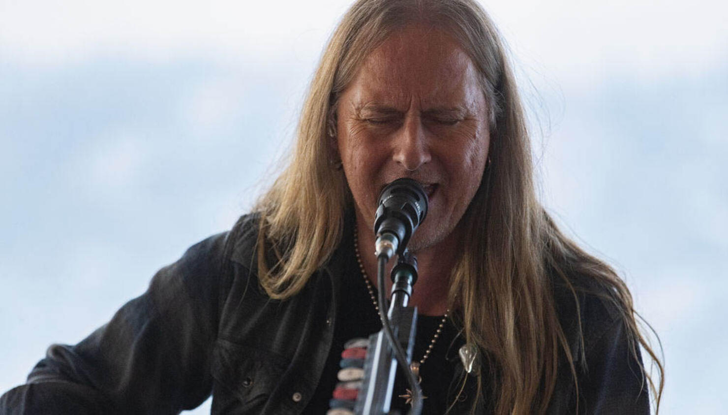 Alice in Chains' Jerry Cantrell to Undergo Back Surgery