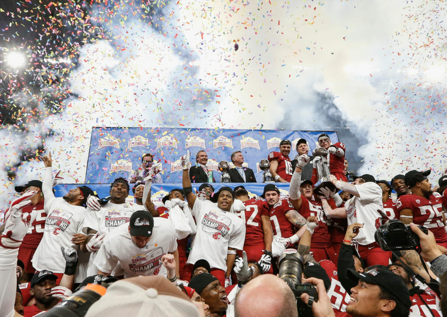 Washington State celebrates after win over Iowa State in the Alamo Bowl 