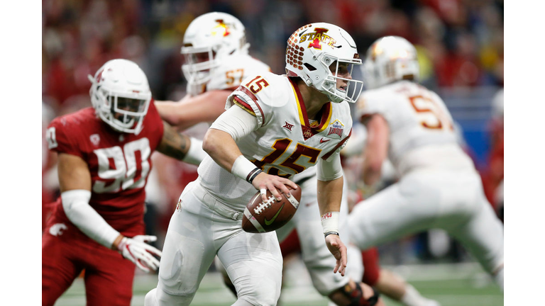Brock Purdy #15 of the Iowa State Cyclones is forced to scramble