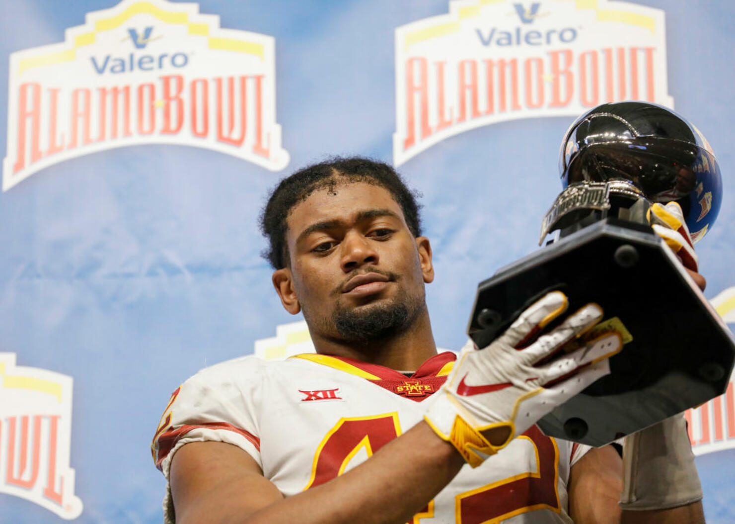 Marcel Spears Jr. #42 of the Iowa State Cyclones accepts a sportsmanship trophy 