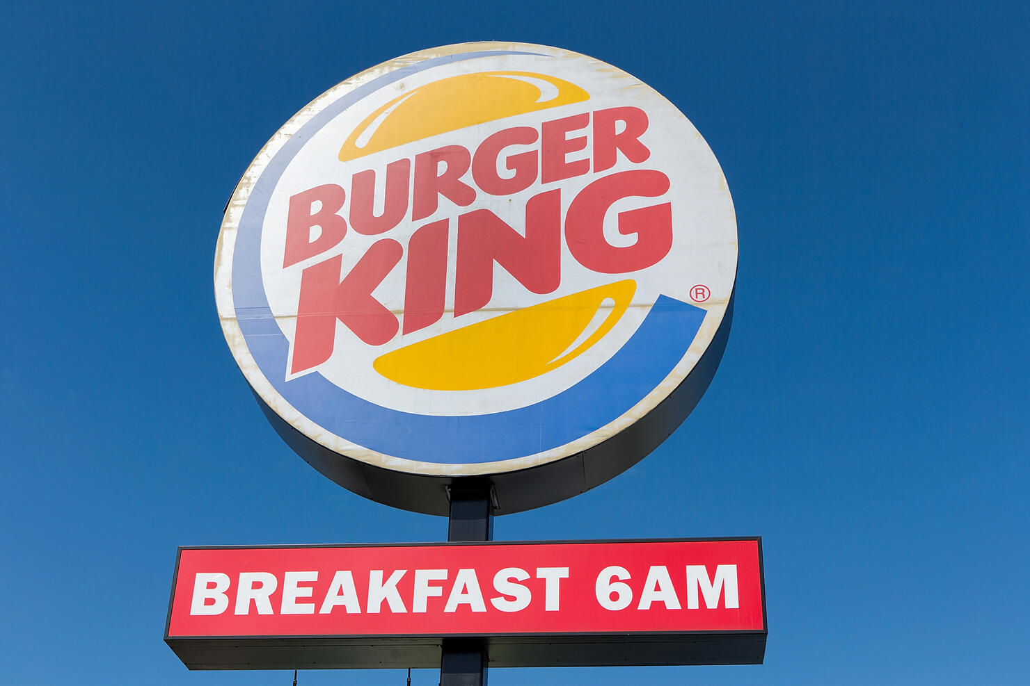 burger king sued by man who got locked in bathroom