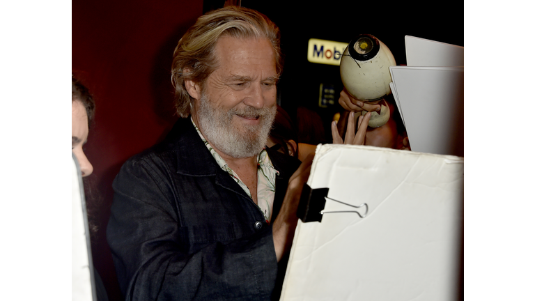 jeff bridges to be awarded cecil b demille award
