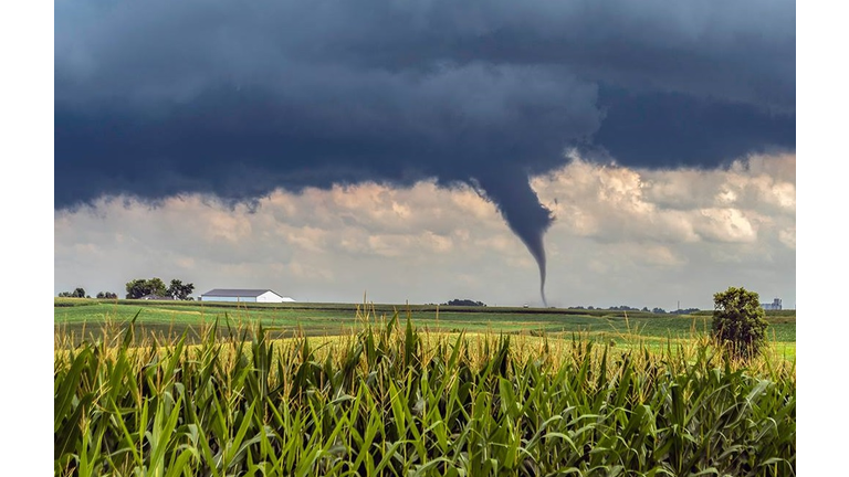 Pella tornado photographed by Willard Sharp, by permission Iowa Storm Chasing Network