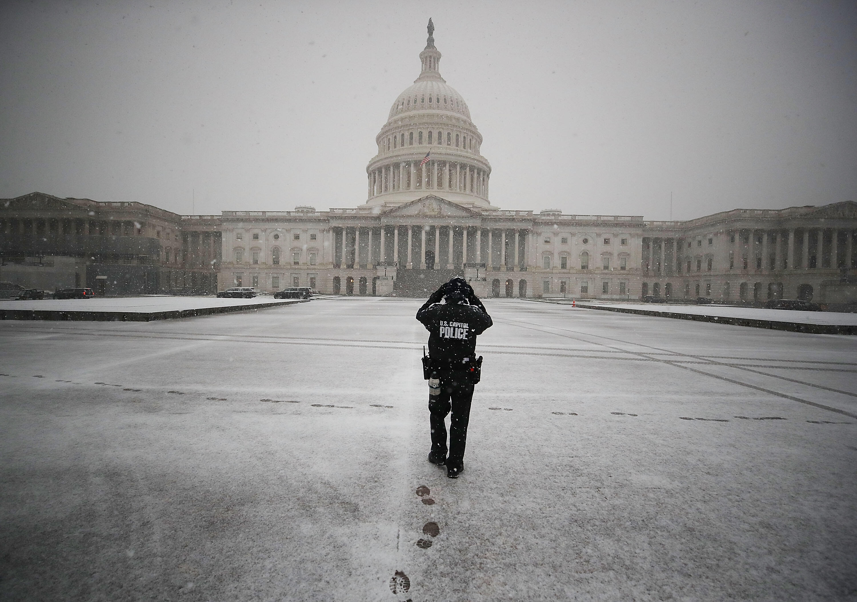 Prepare For Possible Snow Storm Sunday In DC - Thumbnail Image