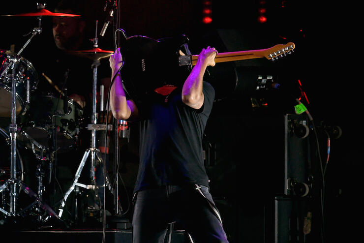 Tom Morello Joins Rise Against at 2019 iHeartRadio ALTer ...