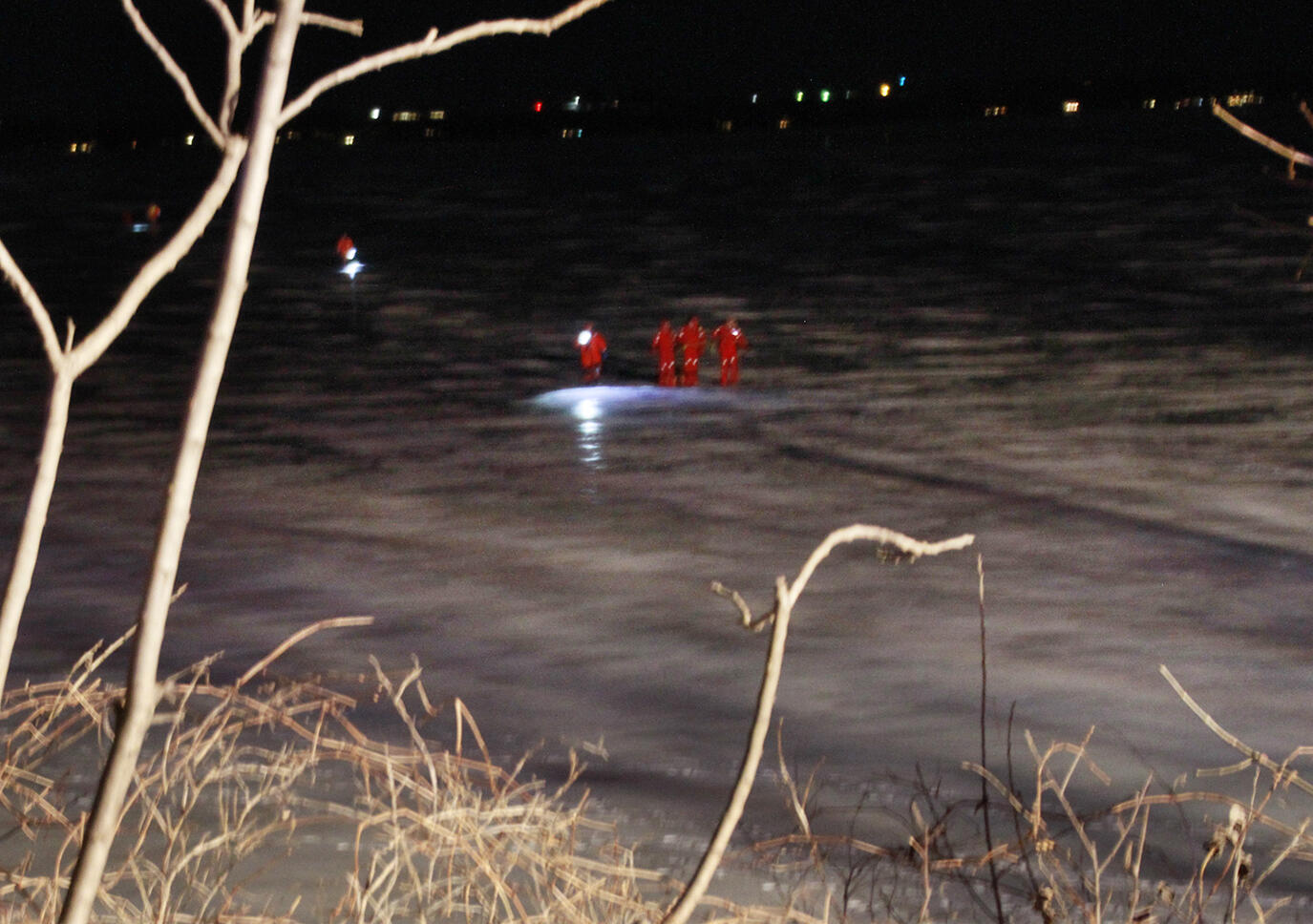 Search in dark for car through ice in Storm Lake PHOTOS - Thumbnail Image