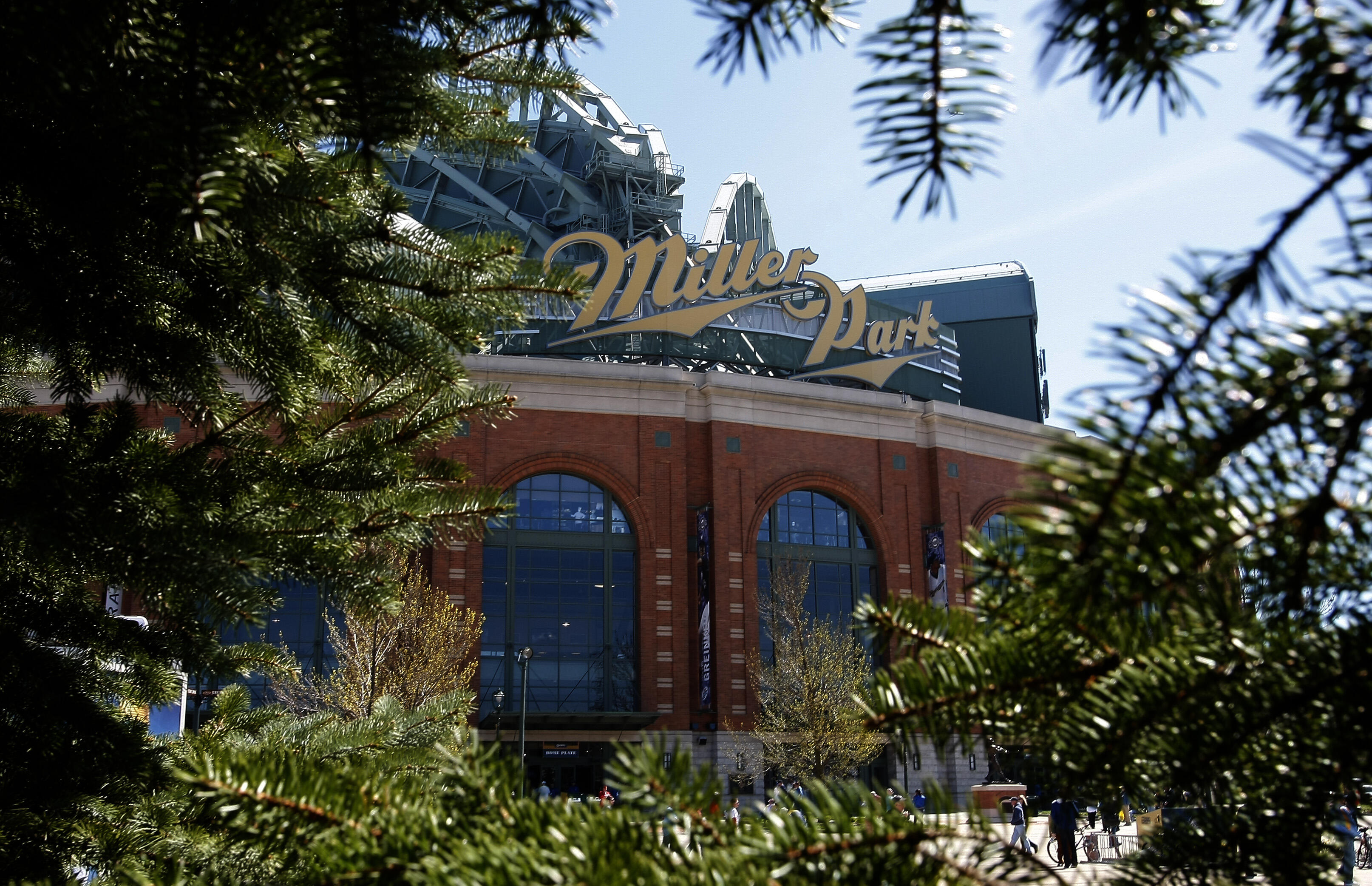 American Family Insurance to pick up Miller Park naming rights in 2021 - Thumbnail Image