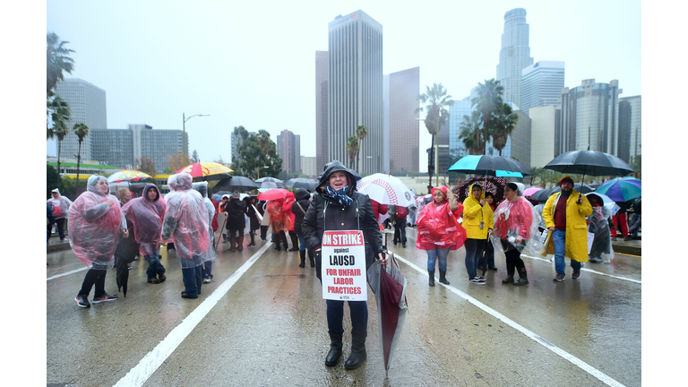 Teachers to Return to Work Today after Draft Agreement Reached