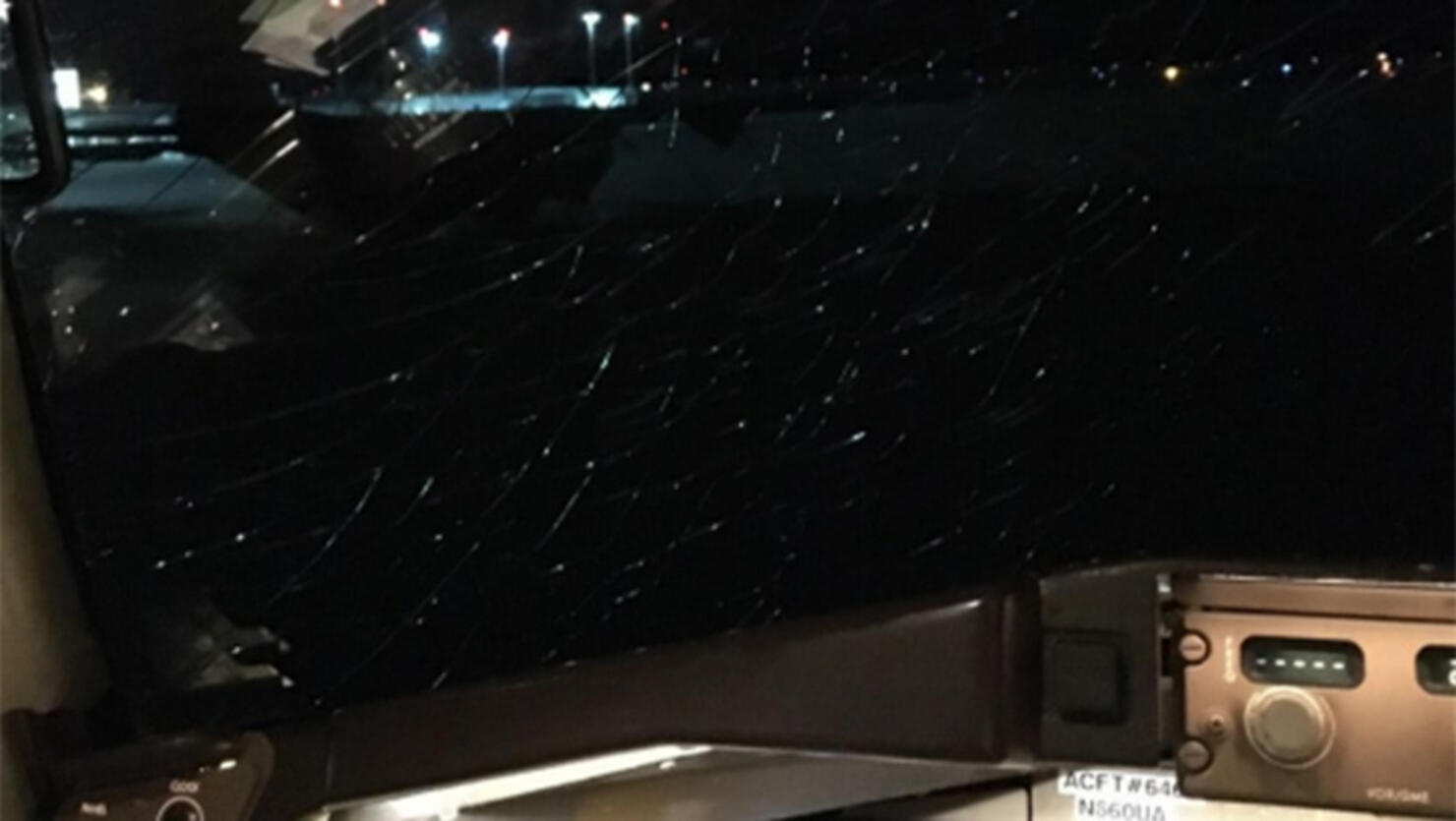 Photo of a broken windshield on Flight 931 from Chicago to London