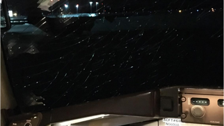 Photo of a broken windshield on Flight 931 from Chicago to London