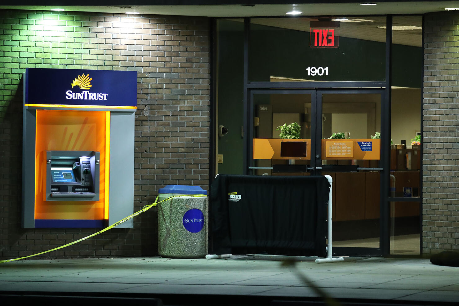 Five killed at SunTrust bank in Florida