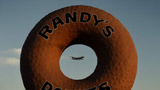 Randy's Donut Gets Rams Makeover In Time For Super Bowl LIII 