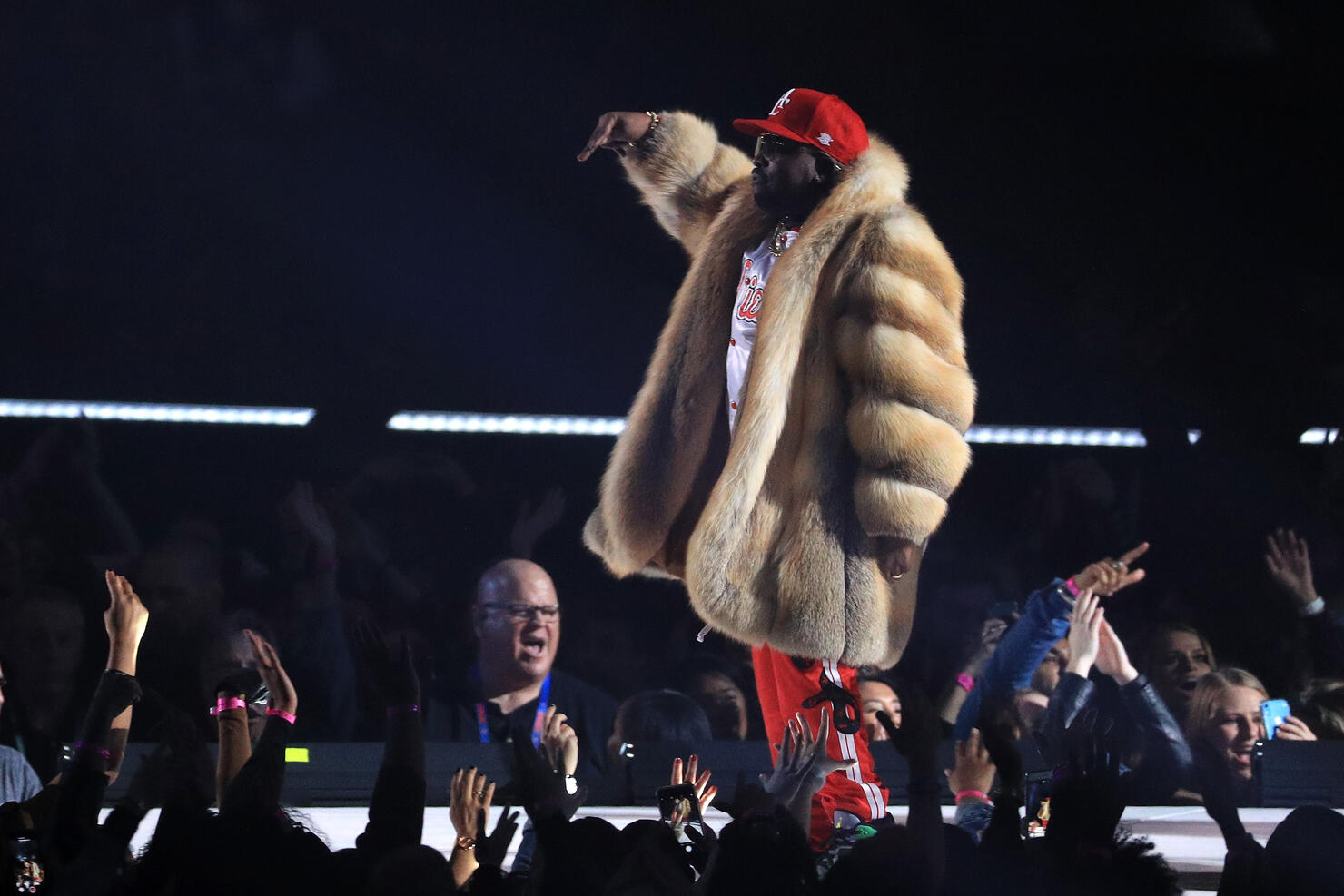 Maroon 5 - Pepsi Super Bowl LIII Halftime Show ft. Travis Scott, Big Boi 