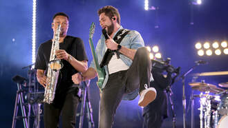 Thomas Rhett Reveals Secret To Tour Energy And Creating Concert ‘Eye Candy’