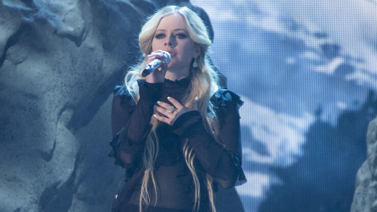 Avril Lavigne Confronts Health Battle On New Song 'Warrior ...