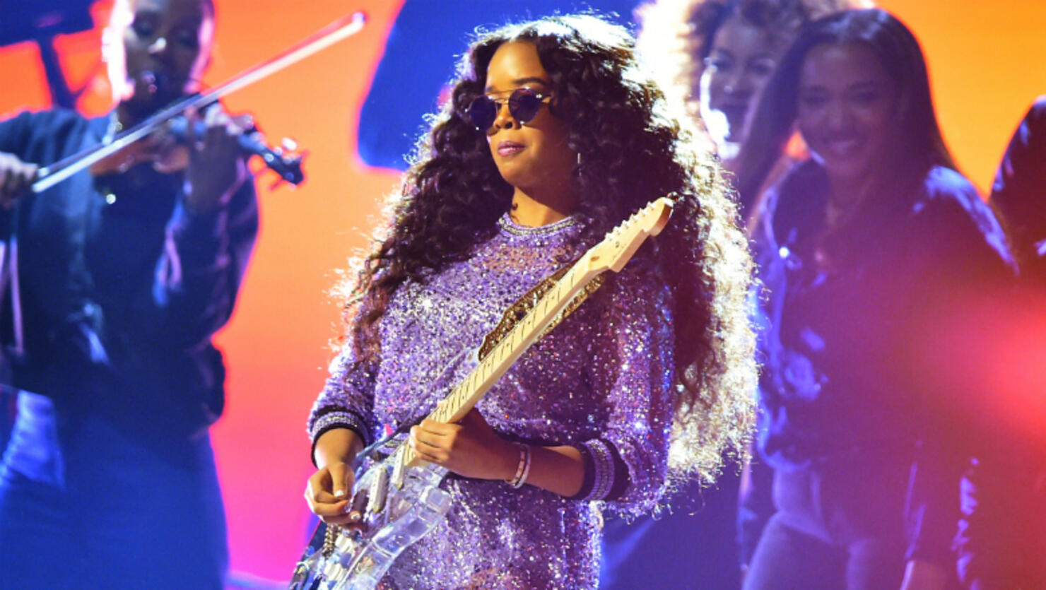 H.E.R. Owns The 2019 Grammy Stage With Soulful Performance | iHeart