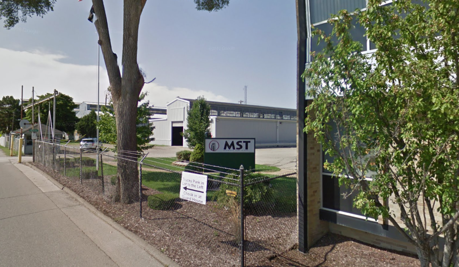 man falls into tank of sulfuric acid at Michigan manufacturing plant 