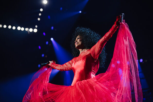 Diana Ross performed & celebrated her 75th birthday at the Grammys 2019